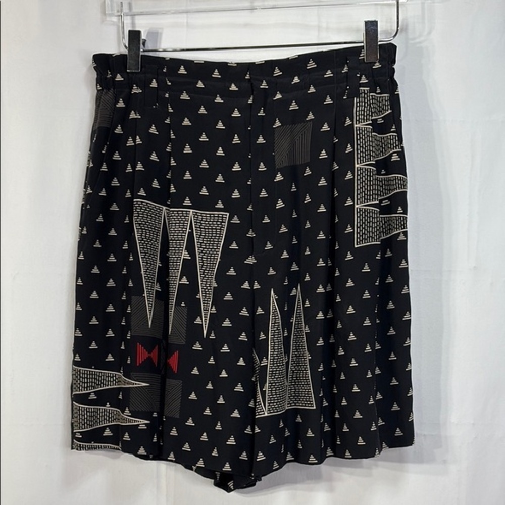 🍟 vintage Ellen Tracy Black and White Asymmetrical High Waist silk Shorts